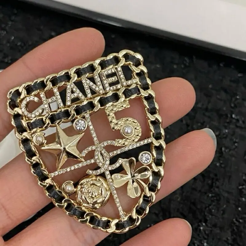 chanel brooches pour femme s_121aa552